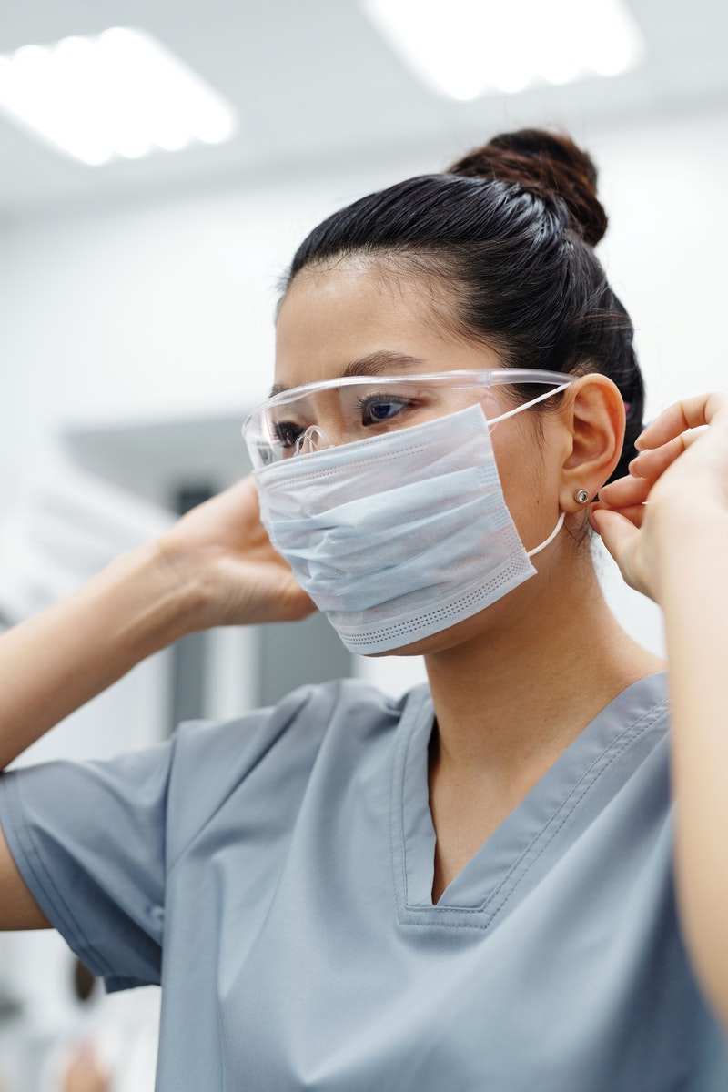 Traveling nurse Wearing Face Mask and Protective Goggles