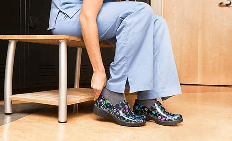 A nurse is wearing the best Dansko nursing shoes.